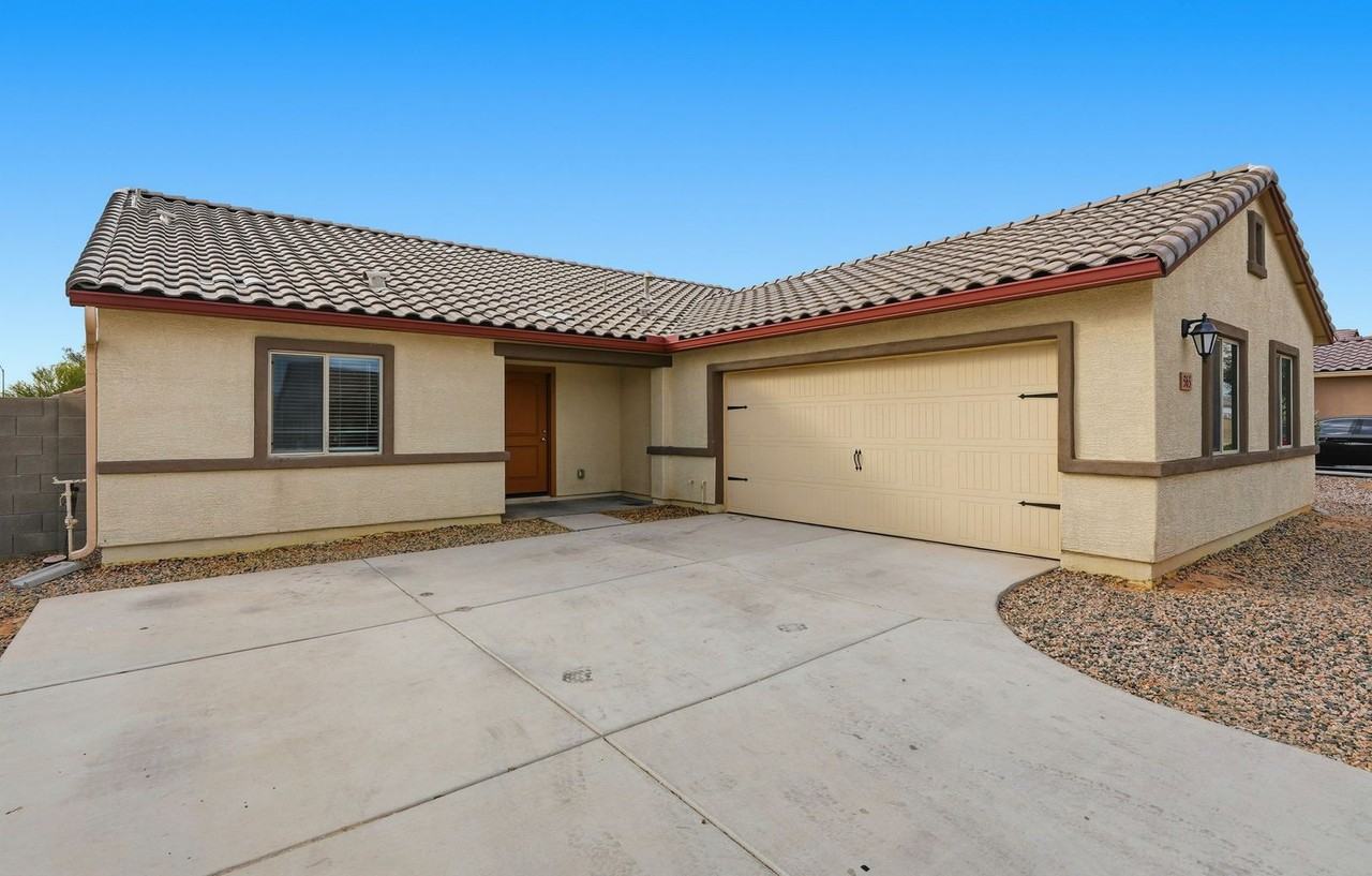 565 W Black Hawk Pl - Photo 4 of 39