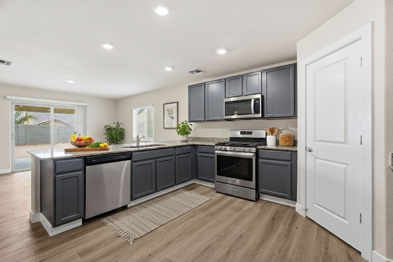 565 W Black Hawk Pl - Photo 5 of 39