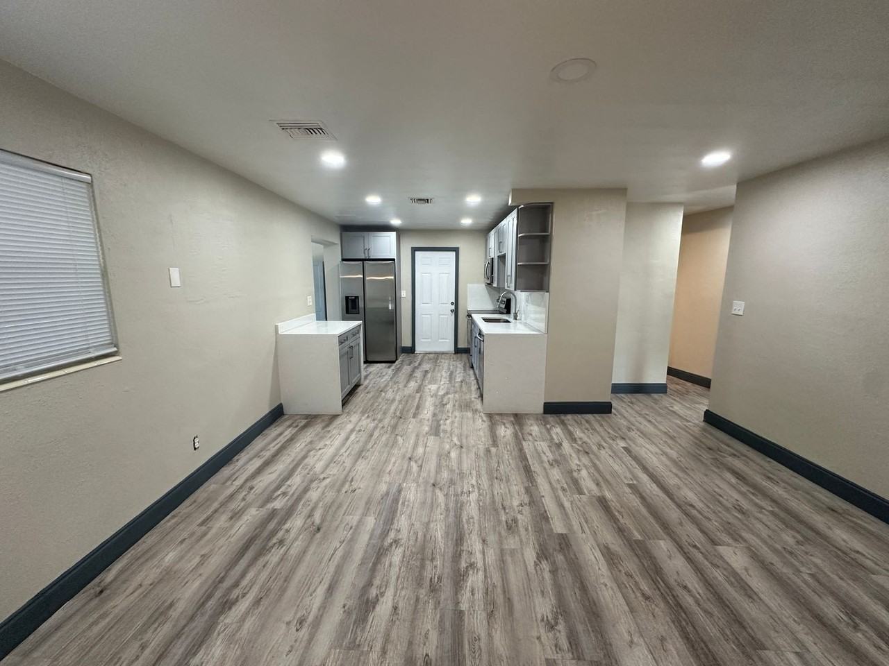 2550 Ne 7th Ter - Photo 2 of 12