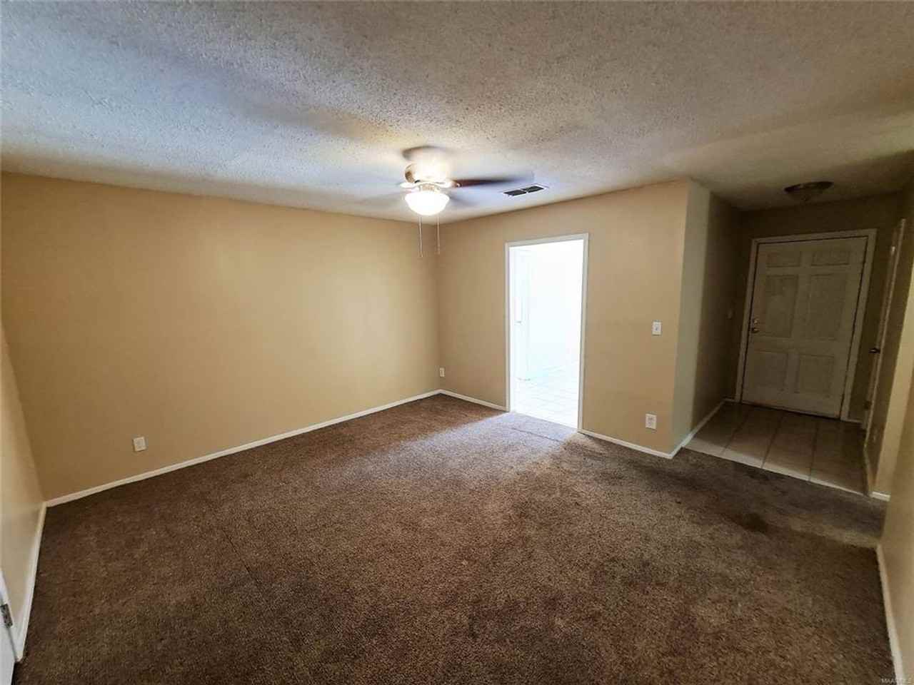 3024 Cross Creek Dr - Photo 2 of 14