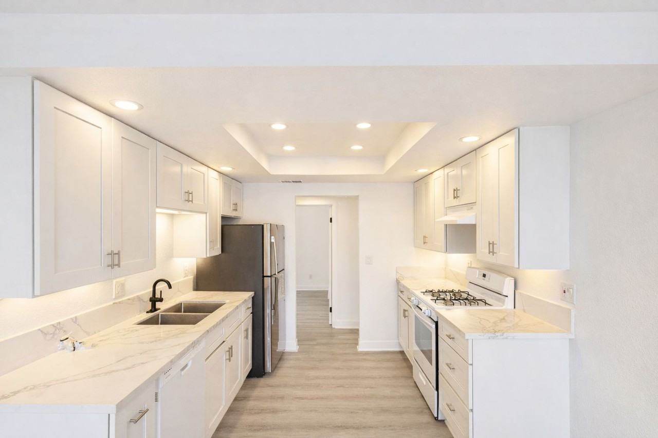 16951 Hoskins Lane - Photo 4 of 20