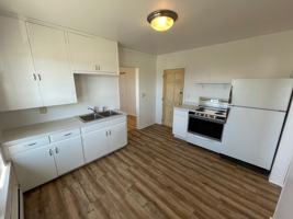 featured image of 215 N 5th St