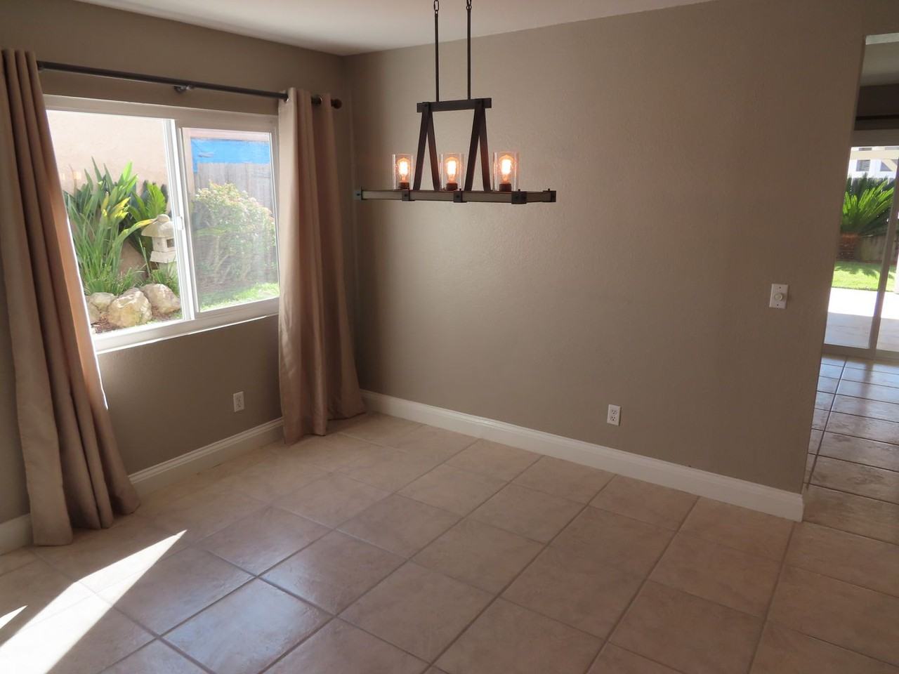 836 Cedarbend Way - Photo 6 of 32