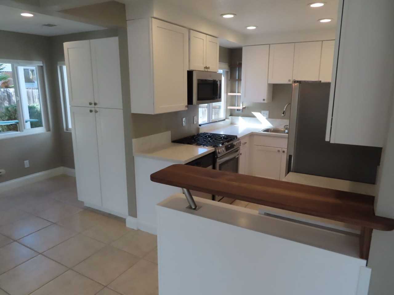 836 Cedarbend Way - Photo 7 of 32