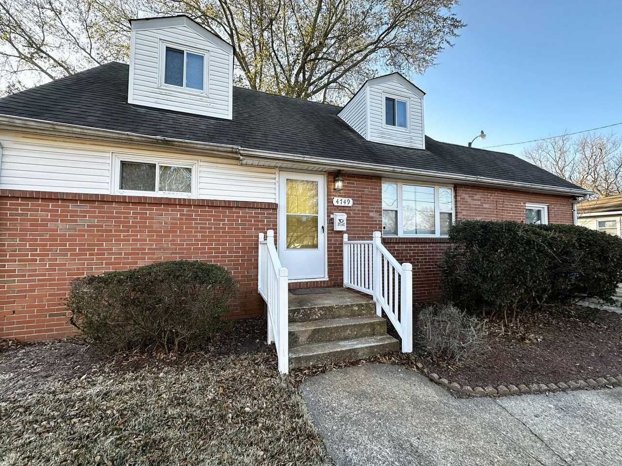 4749 Deerfield Ln - Photo 2 of 32