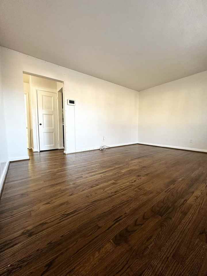 4749 Deerfield Ln - Photo 4 of 32