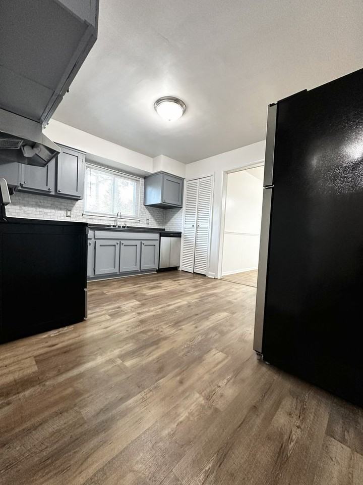 4749 Deerfield Ln - Photo 6 of 32