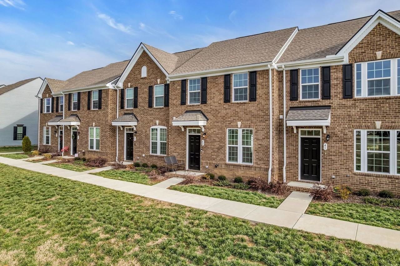 420 Park Ave #42 - Photo 3 of 33