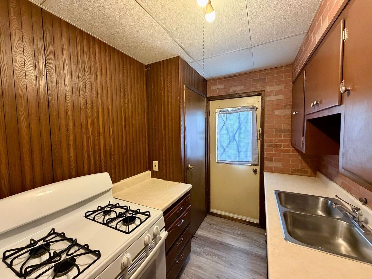 604 Dorr Ave - Photo 3 of 22