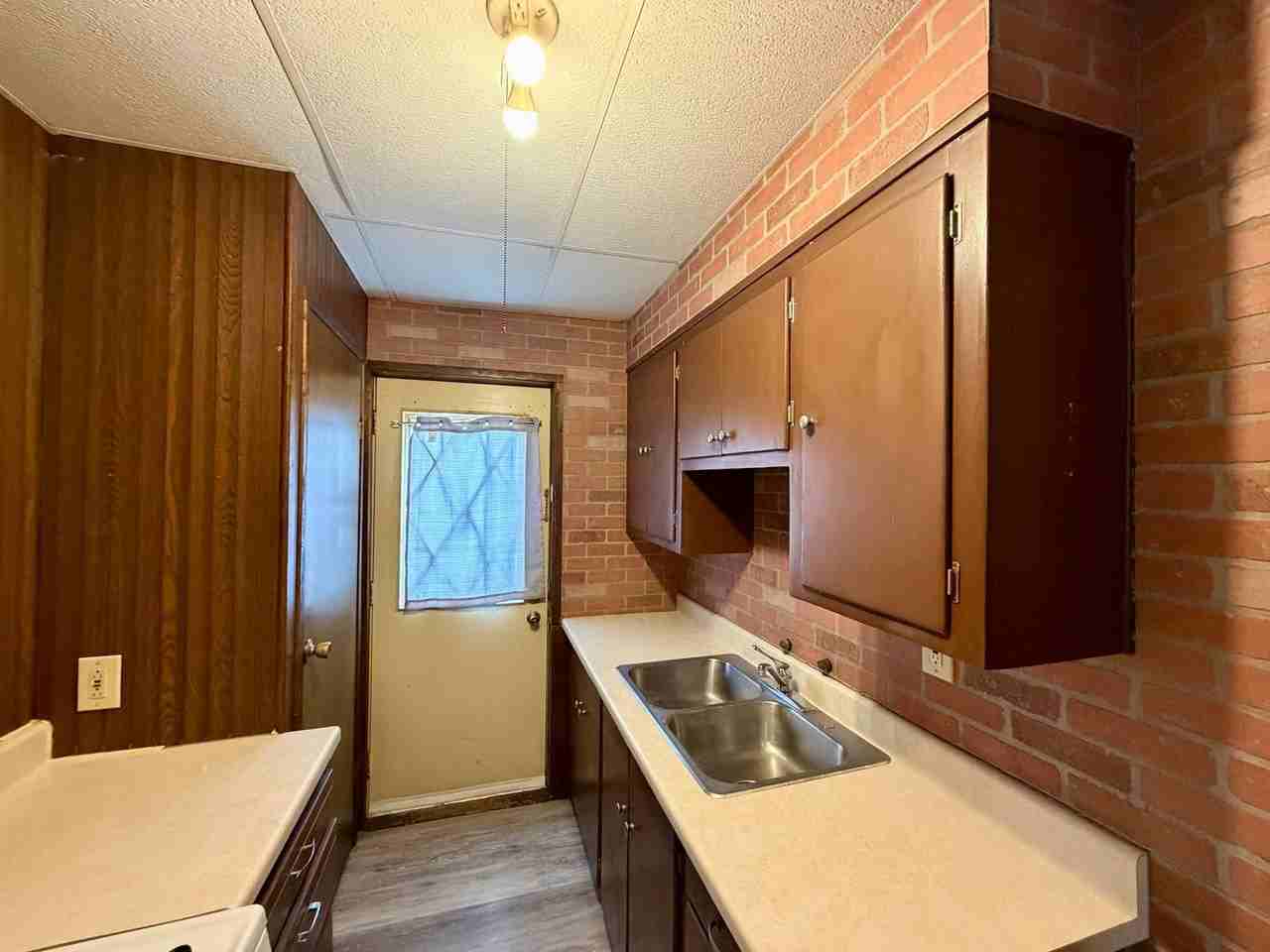 604 Dorr Ave - Photo 4 of 22