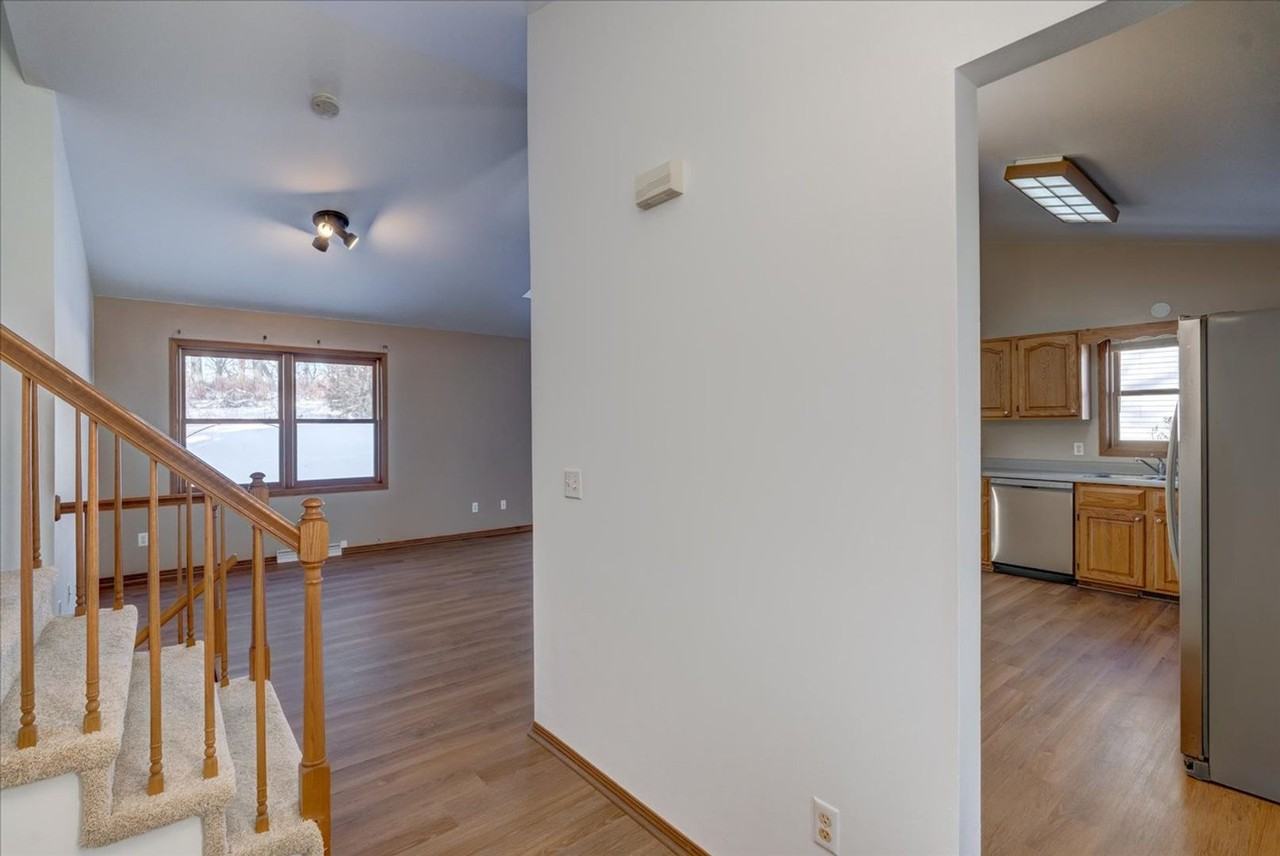 2806 Wentworth Dr - Photo 5 of 35