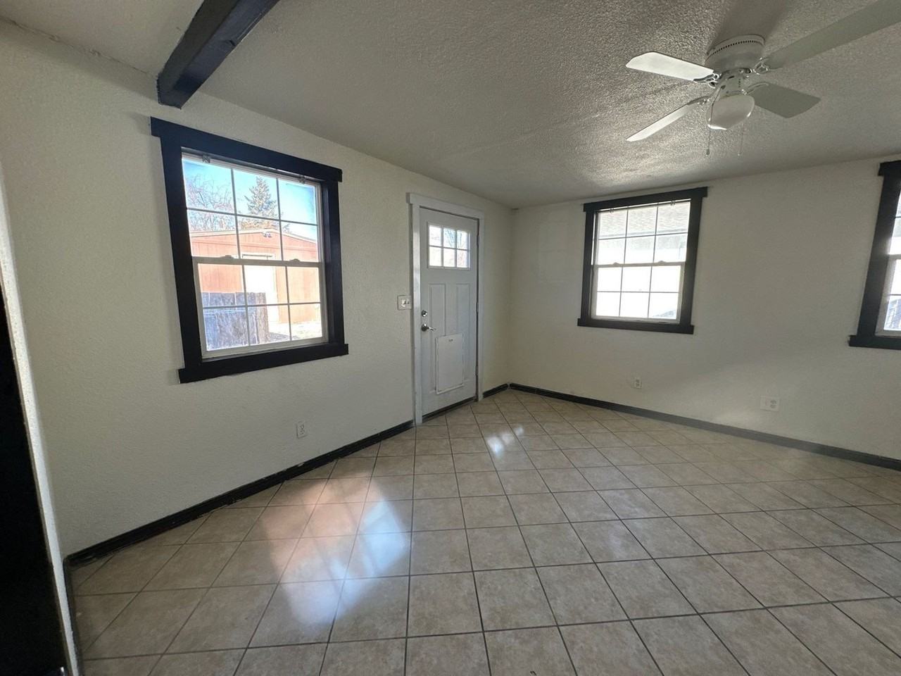 5819 Winter Ave - Photo 6 of 27