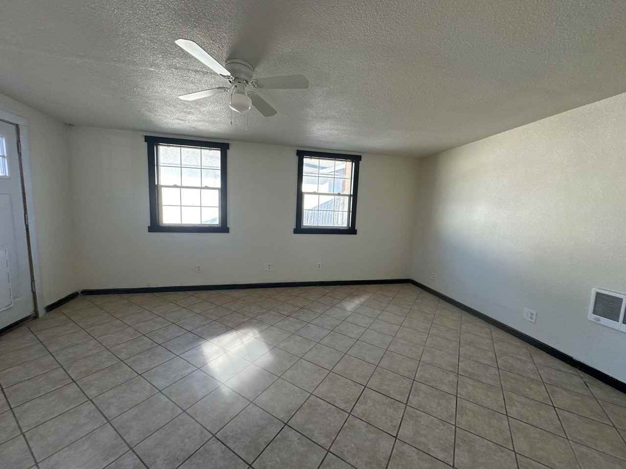 5819 Winter Ave - Photo 7 of 27