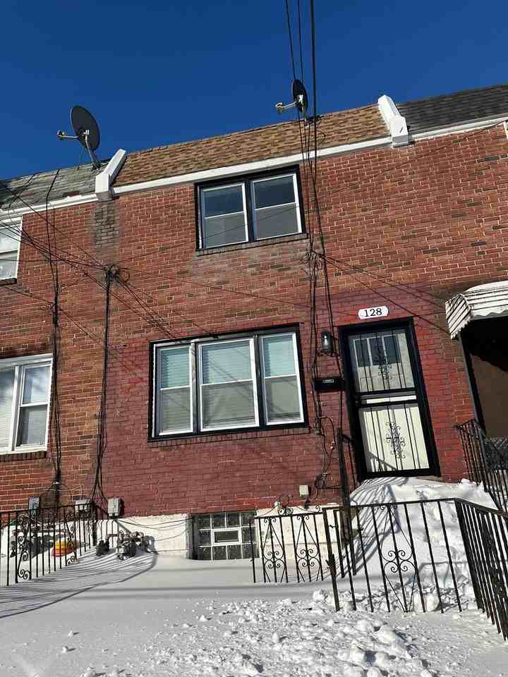 128 N 4th St - Photo 2 of 11