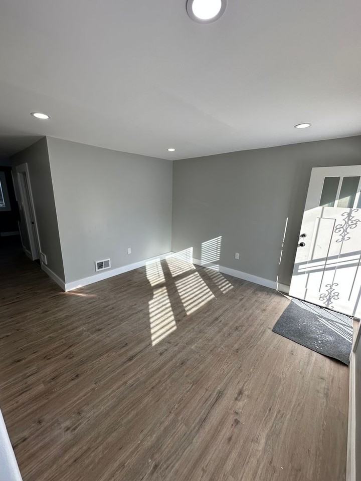 128 N 4th St - Photo 4 of 11