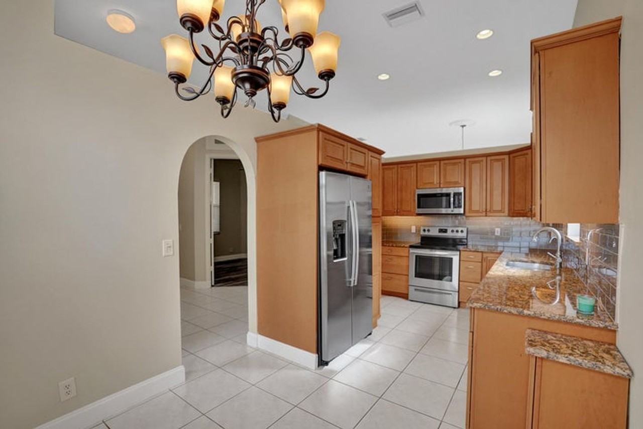 16658 La Mesa Dr - Photo 4 of 28