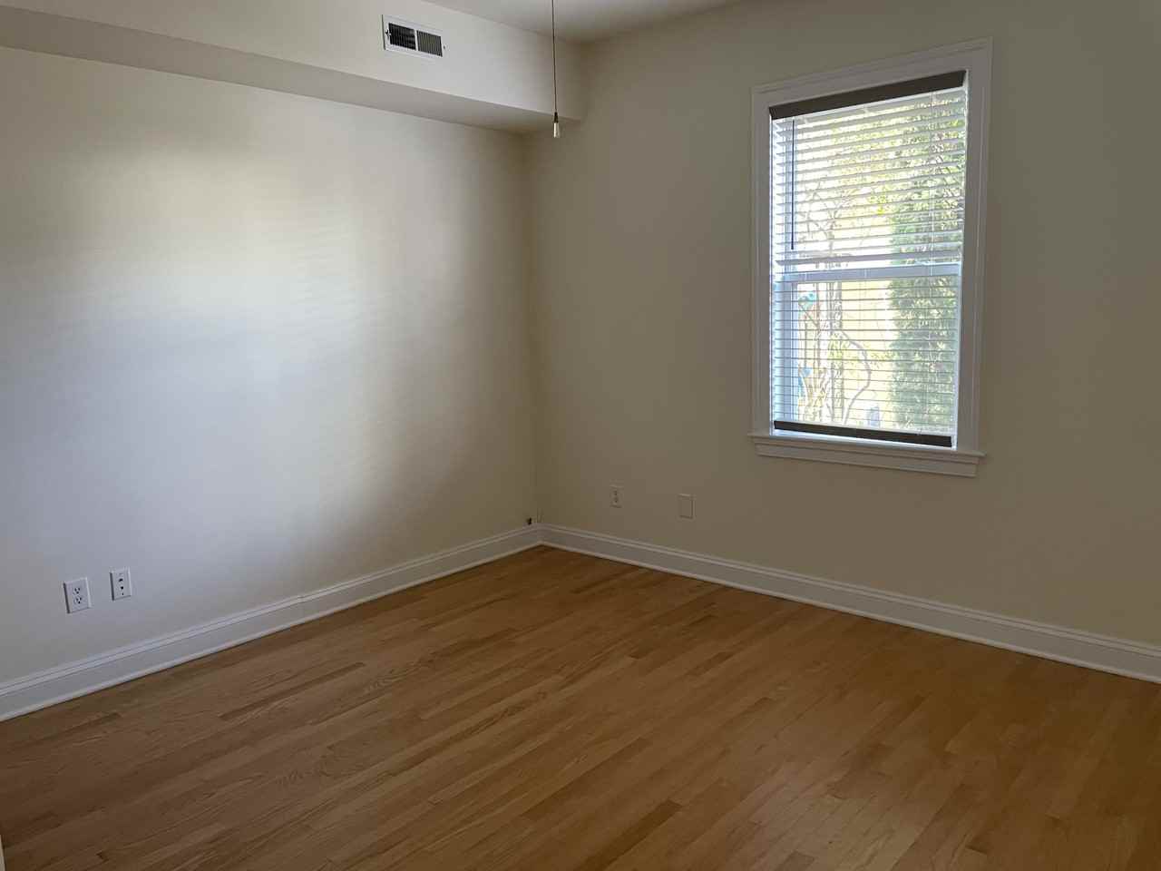 814 Anderson St #1 - Photo 4 of 30