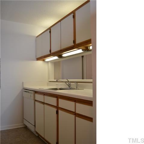 1431 Collegiate Cir - Photo 6 of 21