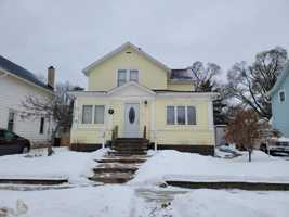 featured image of 915 Barland St #2