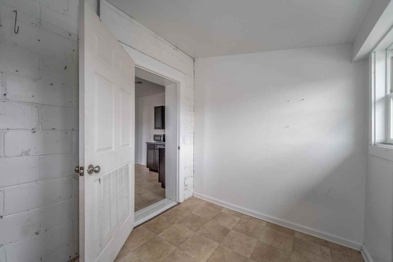 100 E Main St #B - Photo 4 of 10