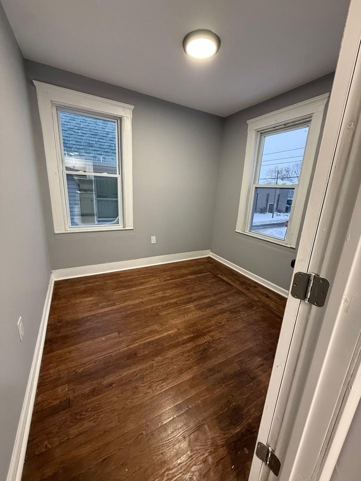 48 Daisy St 1st Fl #1 - Photo 3 of 7