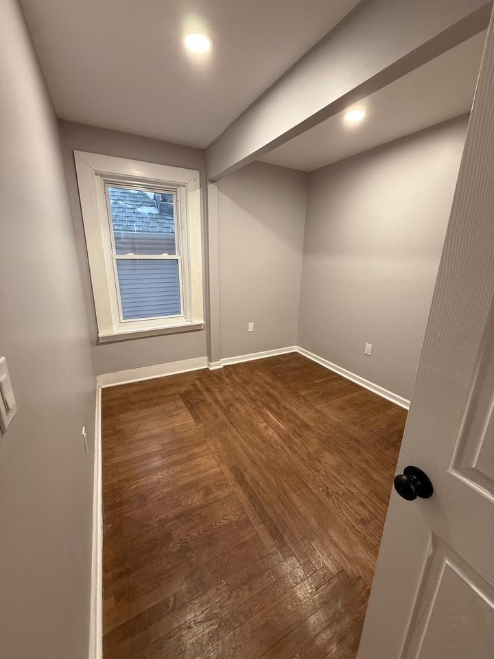 48 Daisy St 1st Fl #1 - Photo 6 of 7