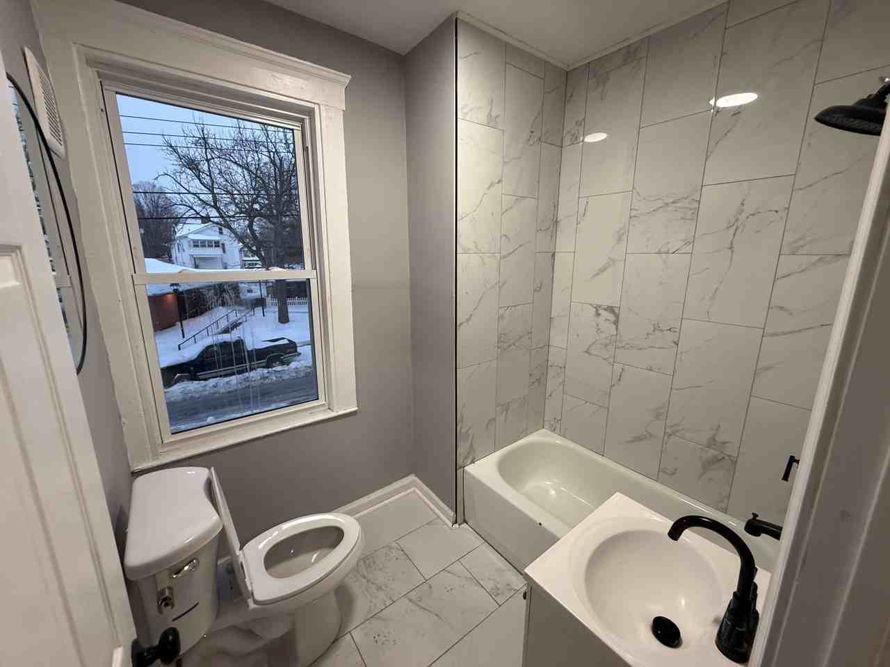 48 Daisy St 2nd Fl #2 - Photo 4 of 7