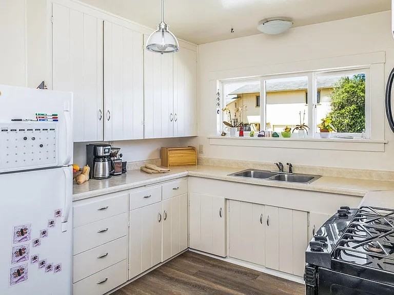 504 19th St #A - Photo 5 of 11