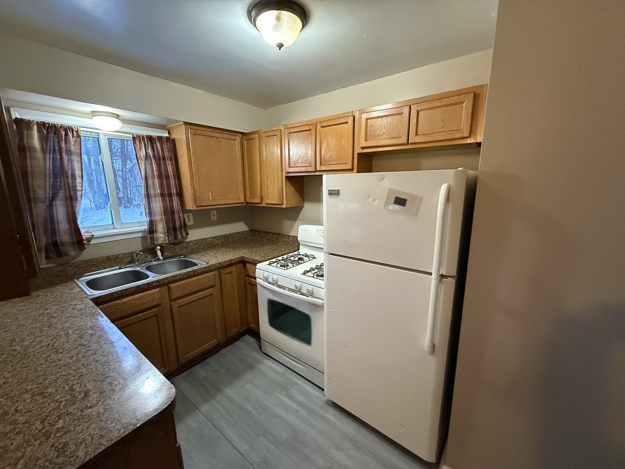 596 Bloomfield Ave #NA - Photo 2 of 10