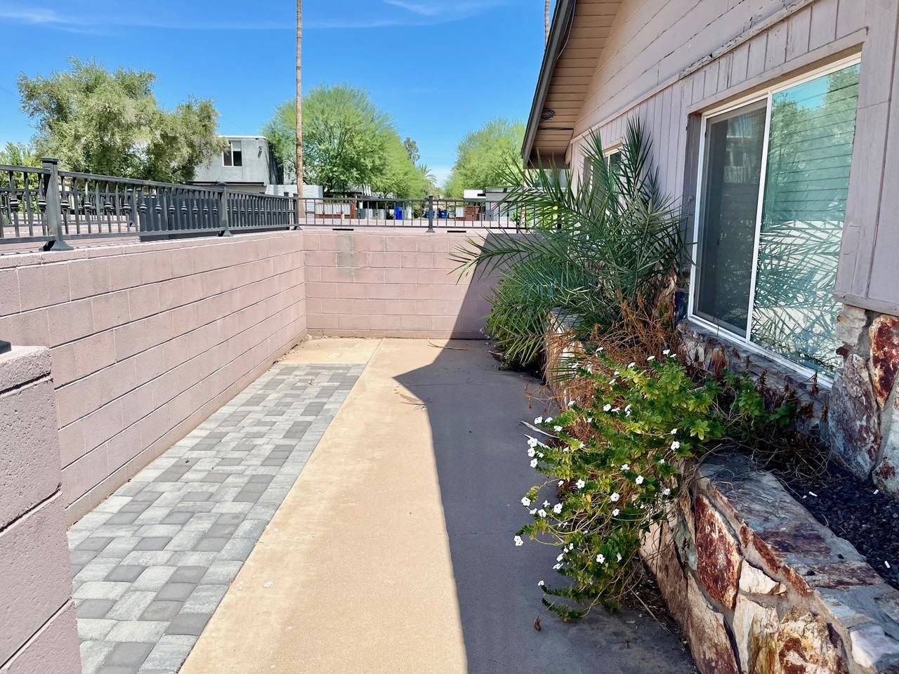 3024 N 39th St #8 - Photo 3 of 33