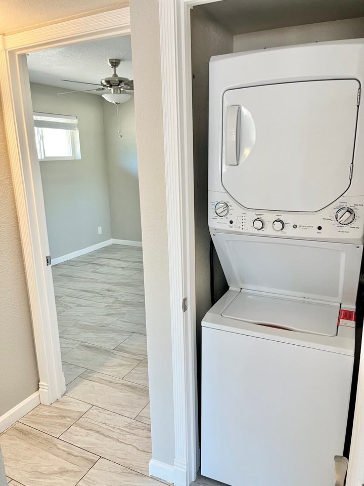 3024 N 39th St #8 - Photo 7 of 33