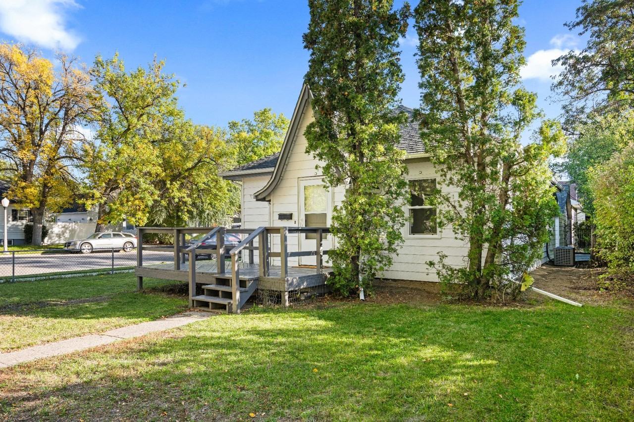 402 Burlington Ave #NA - Photo 3 of 32