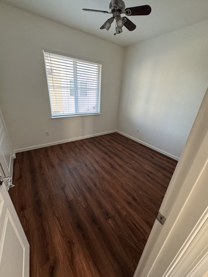 2718 Holly St #0 - Photo 3 of 10