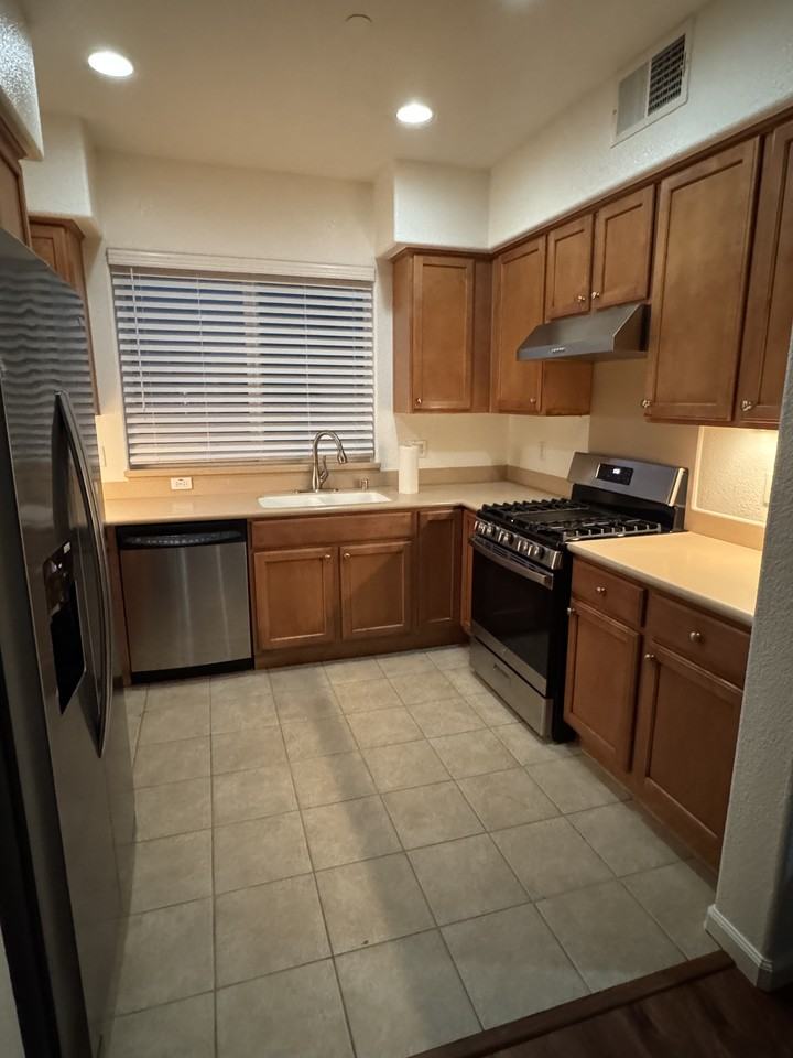 2718 Holly St #0 - Photo 4 of 10