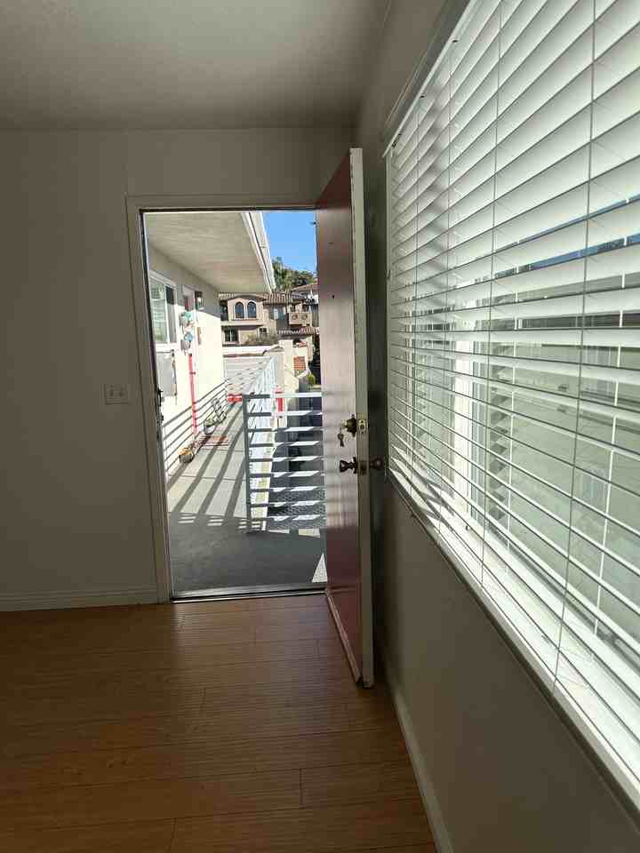 705 S Pacific Coast Hwy #D - Photo 2 of 18