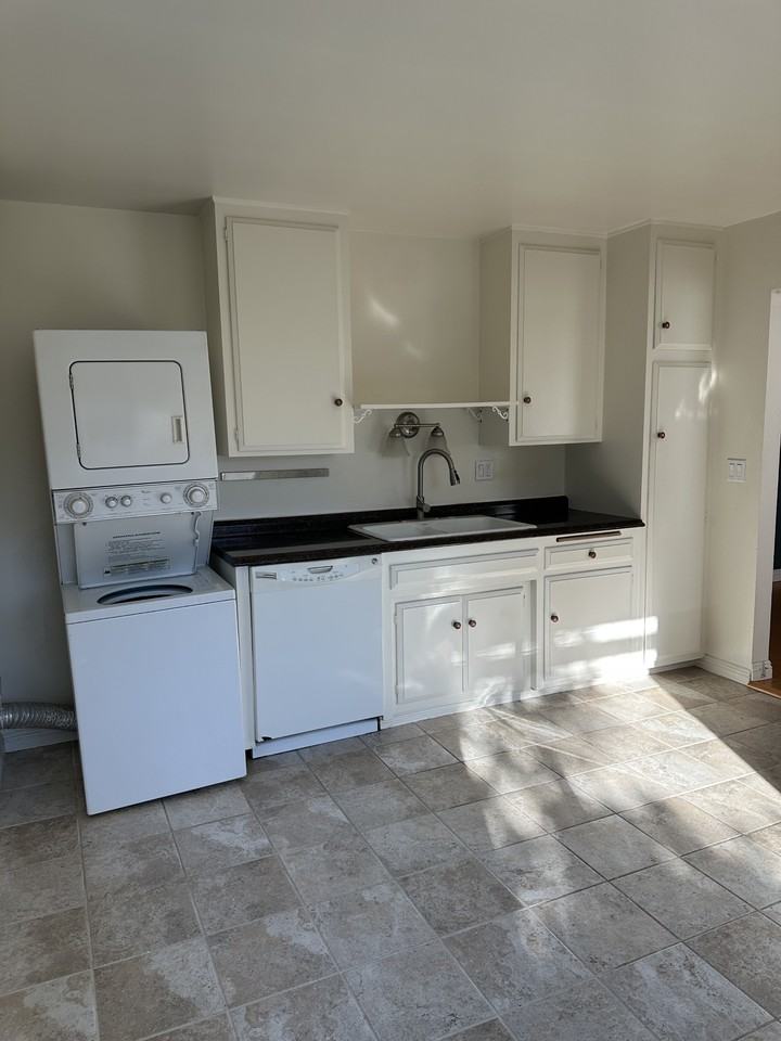 705 S Pacific Coast Hwy #D - Photo 5 of 18