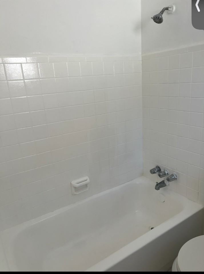 975 Nw 5th St #8 - Photo 3 of 7