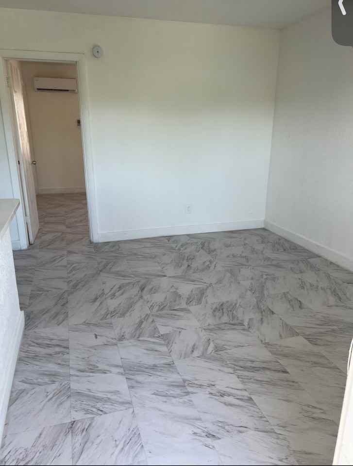 975 Nw 5th St #8 - Photo 4 of 7