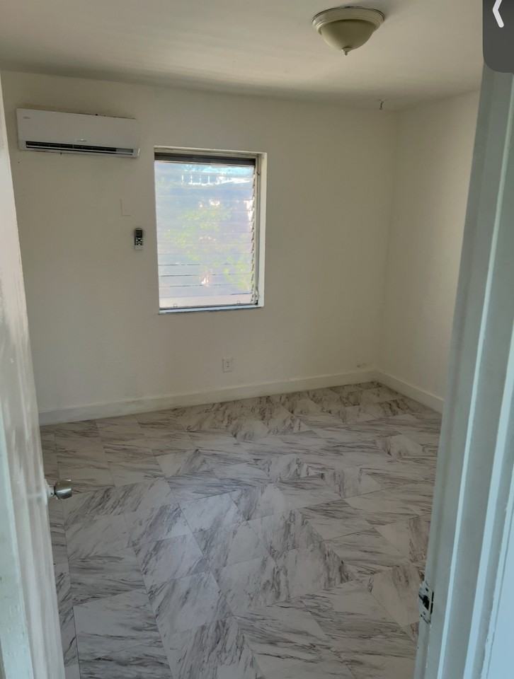 975 Nw 5th St #8 - Photo 5 of 7