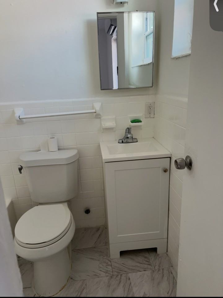 975 Nw 5th St #8 - Photo 6 of 7