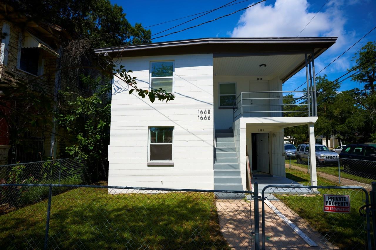 1666 N Myrtle Ave #1666 - Photo 2 of 14