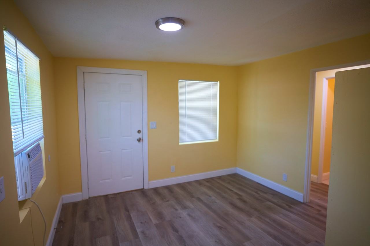 1666 N Myrtle Ave #1666 - Photo 7 of 14