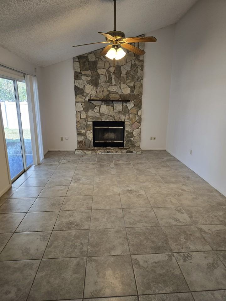 2106 Darlington Oak Dr #1 - Photo 3 of 10