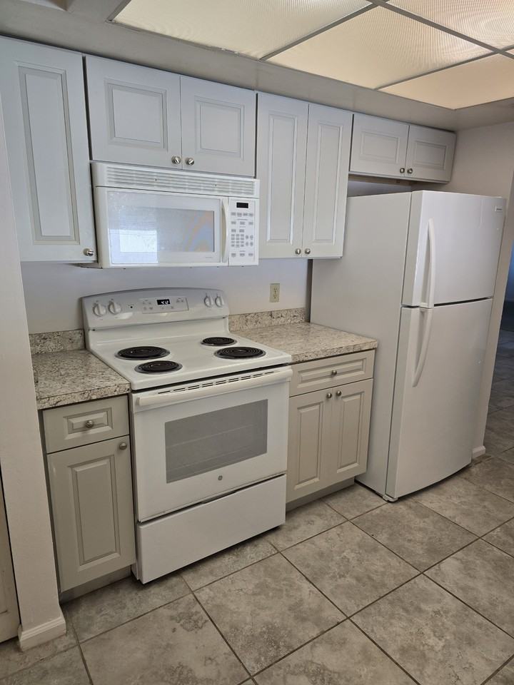 2106 Darlington Oak Dr #1 - Photo 4 of 10