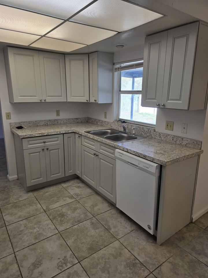 2106 Darlington Oak Dr #1 - Photo 5 of 10