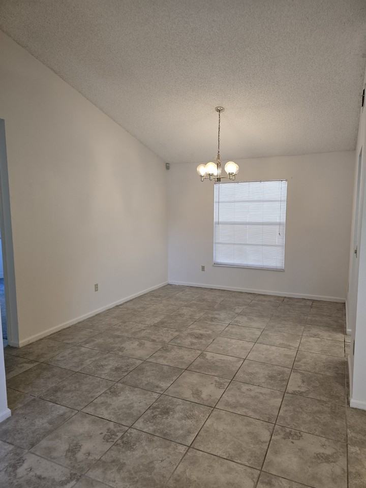 2106 Darlington Oak Dr #1 - Photo 6 of 10