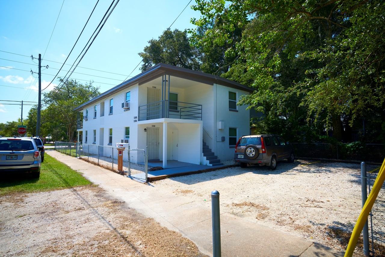 1666 N Myrtle Ave #1668 - Photo 3 of 15