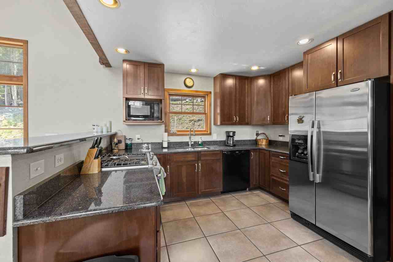 320 Valley View Dr #1 - Photo 3 of 25