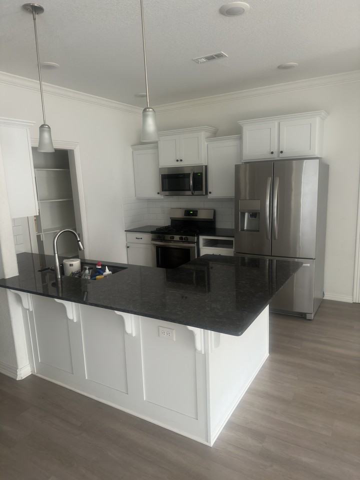 1021 Lakeview Dr #NA - Photo 4 of 26