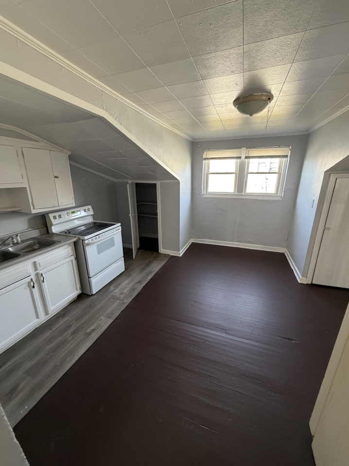 502 Harrison St - Photo 4 of 5